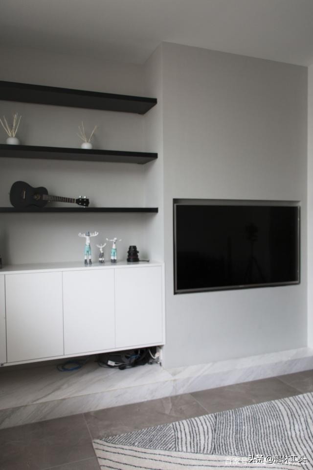 电视机是挂的好还是放在柜子上好,电视机挂在墙上好还是做柜子上好