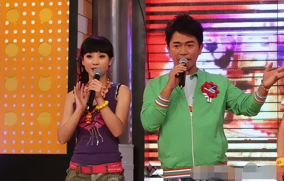 柳岩水蜜桃西装,柳岩水蜜桃礼服