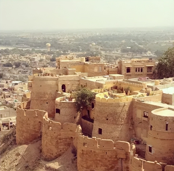 贸易在印度河流域文明发展中有何意义，对当时社会产生了什么作用