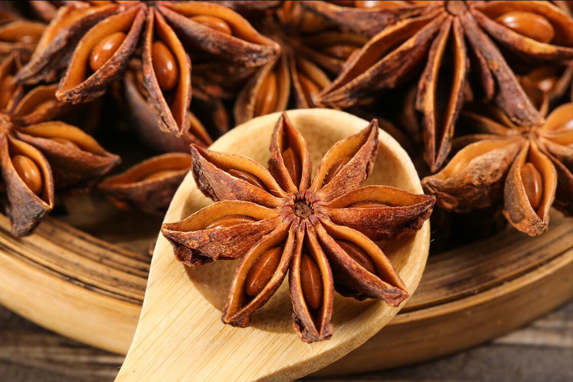 去腥除臭的八角,买时注意分清“直角”和“钩角”,买错炖肉不香