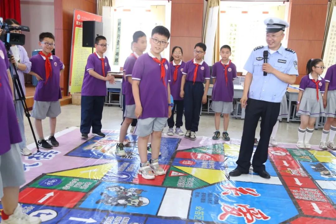 一盘“飞行棋”交规入心里