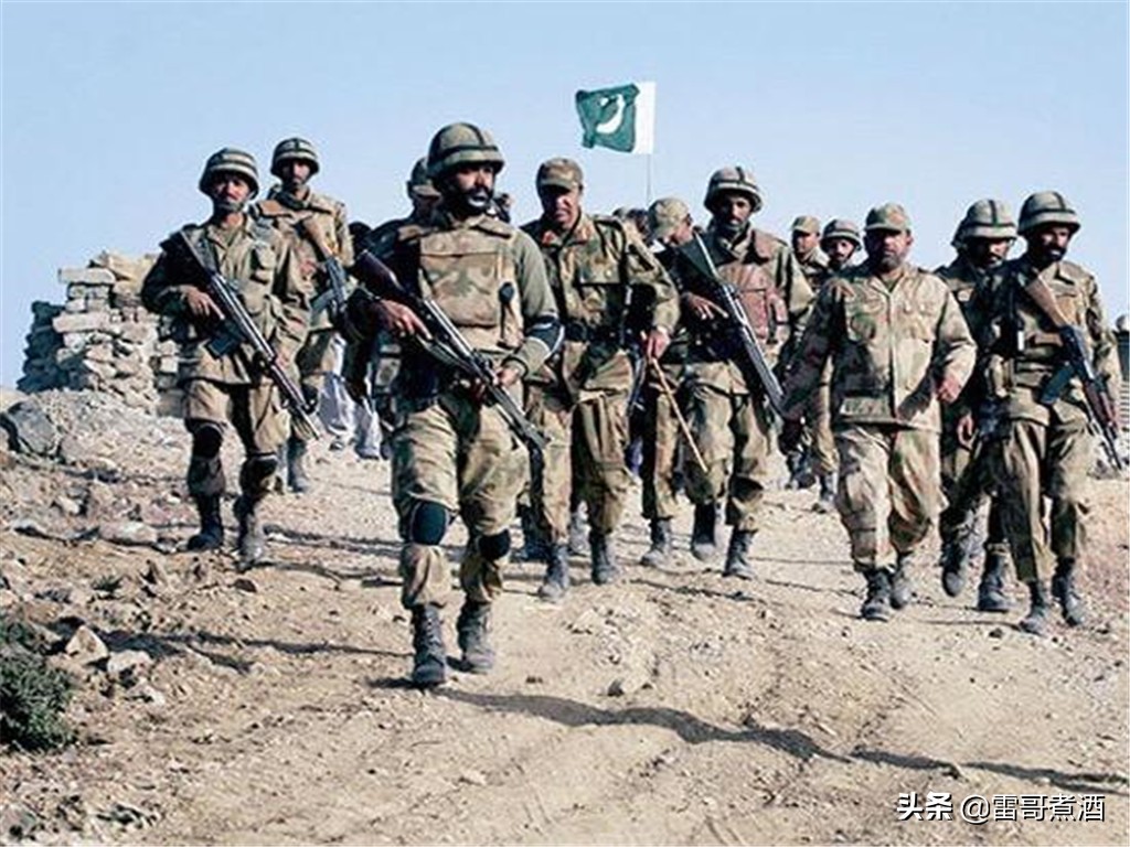 夏巴兹·谢里夫当总理，“巴铁”政坛为什么乱？4个邻国有3个威胁