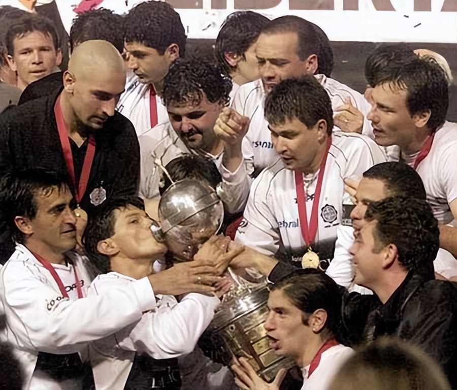 本赛季在纽卡状态神勇的阿尔米隆：浓眉大眼的全村希望