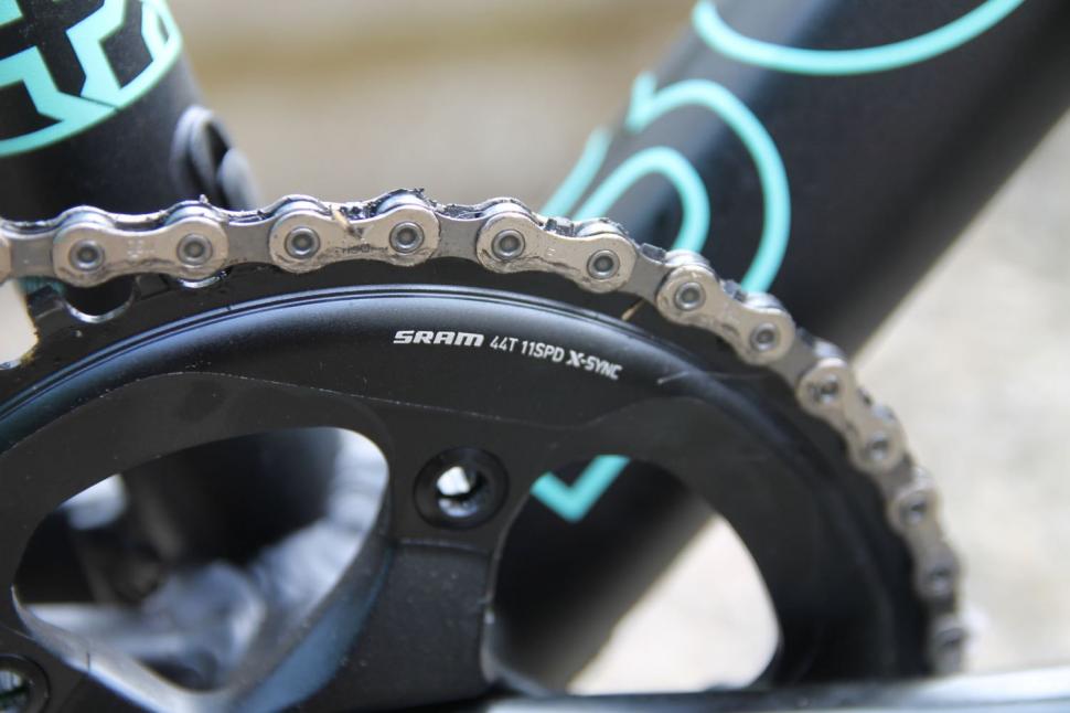 山地自行车三牙盘和两牙盘的区别,什么样的自行车牙盘好