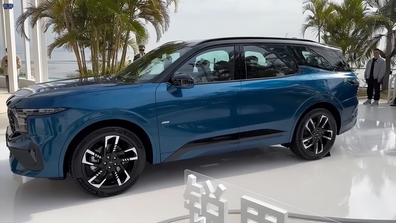 福特的车型动力性能强操控性好,福特新世代短轴中顶6座油耗多少