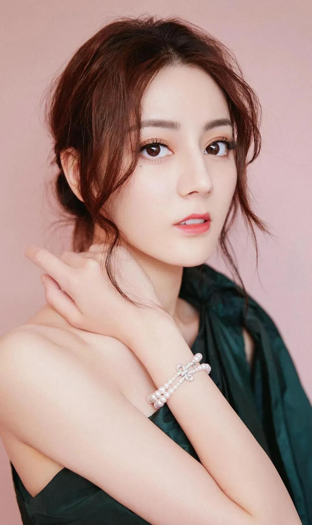 姹紫嫣红霞笼雾，佳酿温馨浅浅歌