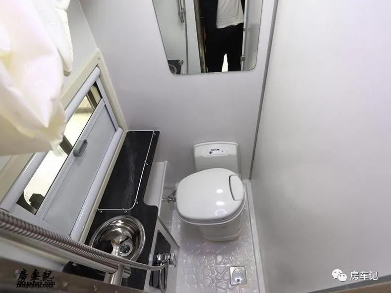 大品牌加新底盘!满足多数人需求的B型房车!卫航F590你得看看