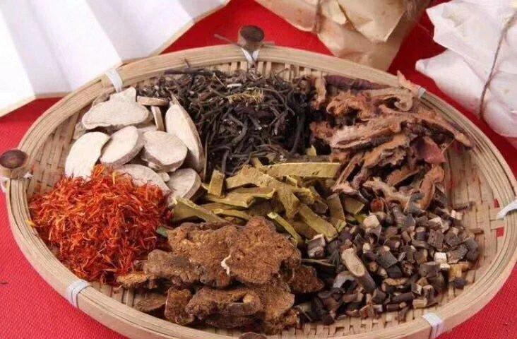 吃着补肾的中药嘴上起泡,吃补肾药嘴起泡是什么原因