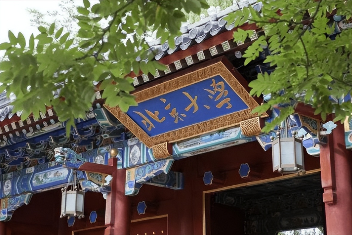 清华丘成桐班和北大数学系谁更强,北大数学教授丘成桐简介