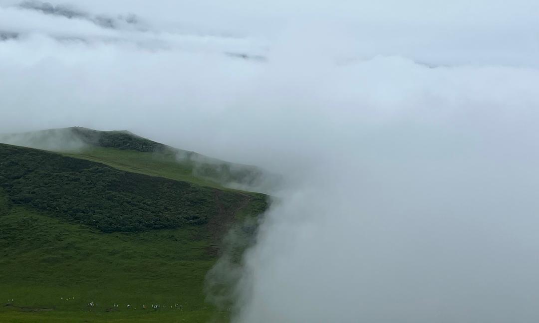 高原云海徒步登山感受,户外徒步登山看云海