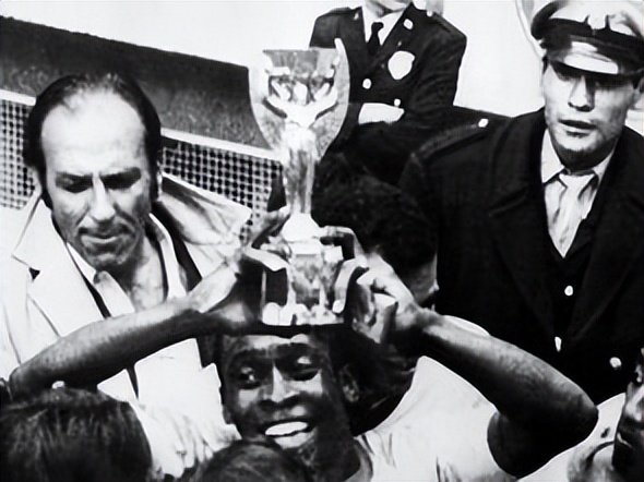 贝利任加球技巧是什么,贝利的足球天赋是不是历史第一