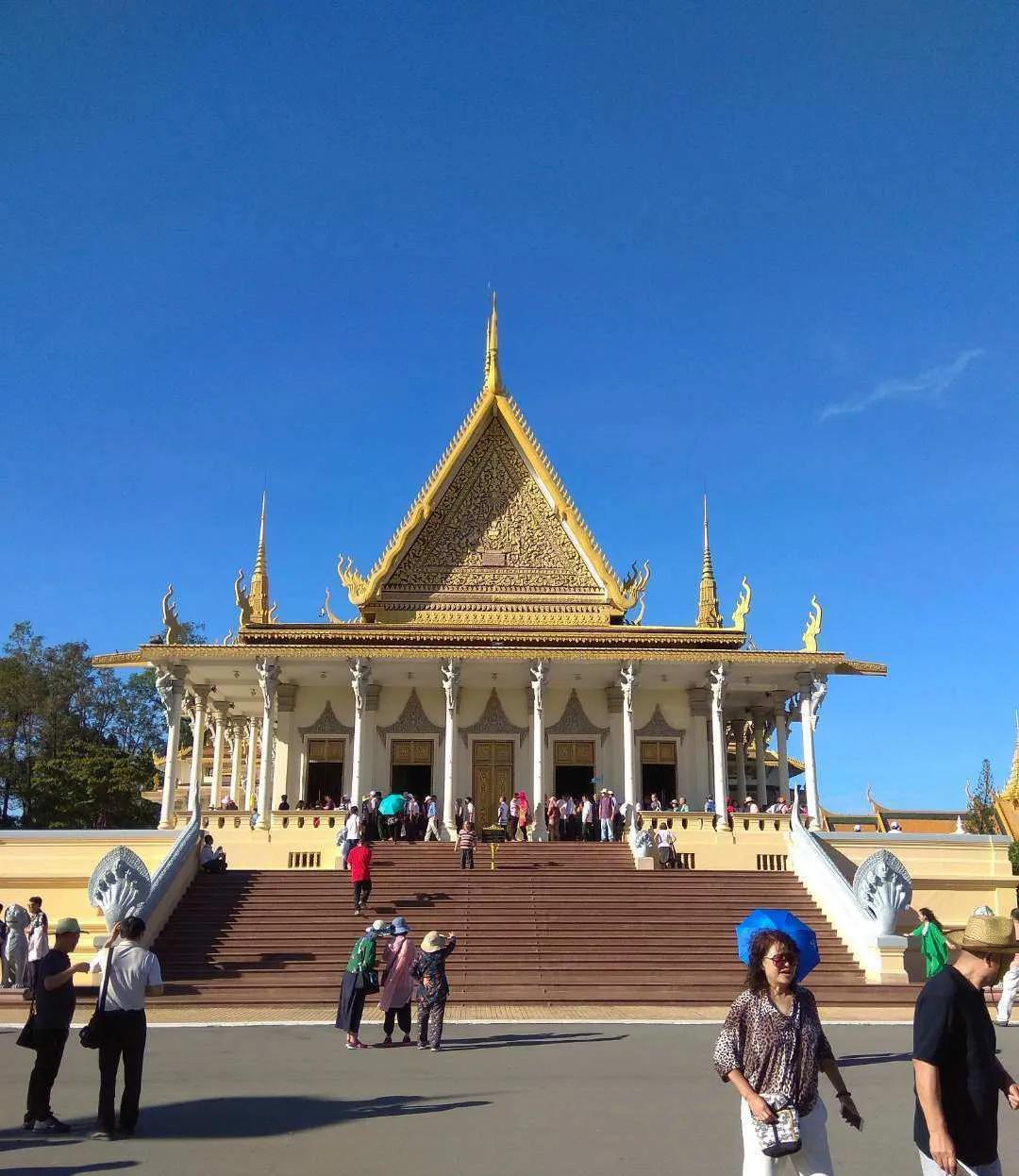 阴森森与金碧辉煌