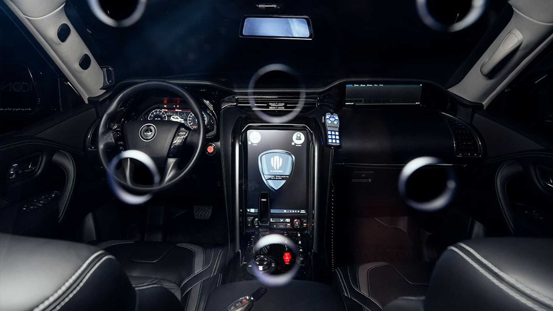 迪拜警察开巡逻车,迪拜日产途乐警车