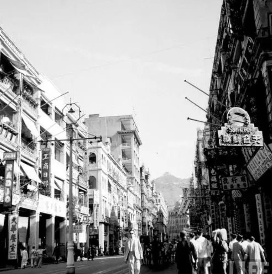 1941年日军占香港兽性毕露：女星新婚夜被*躏蹂**，女记者当街被奸杀