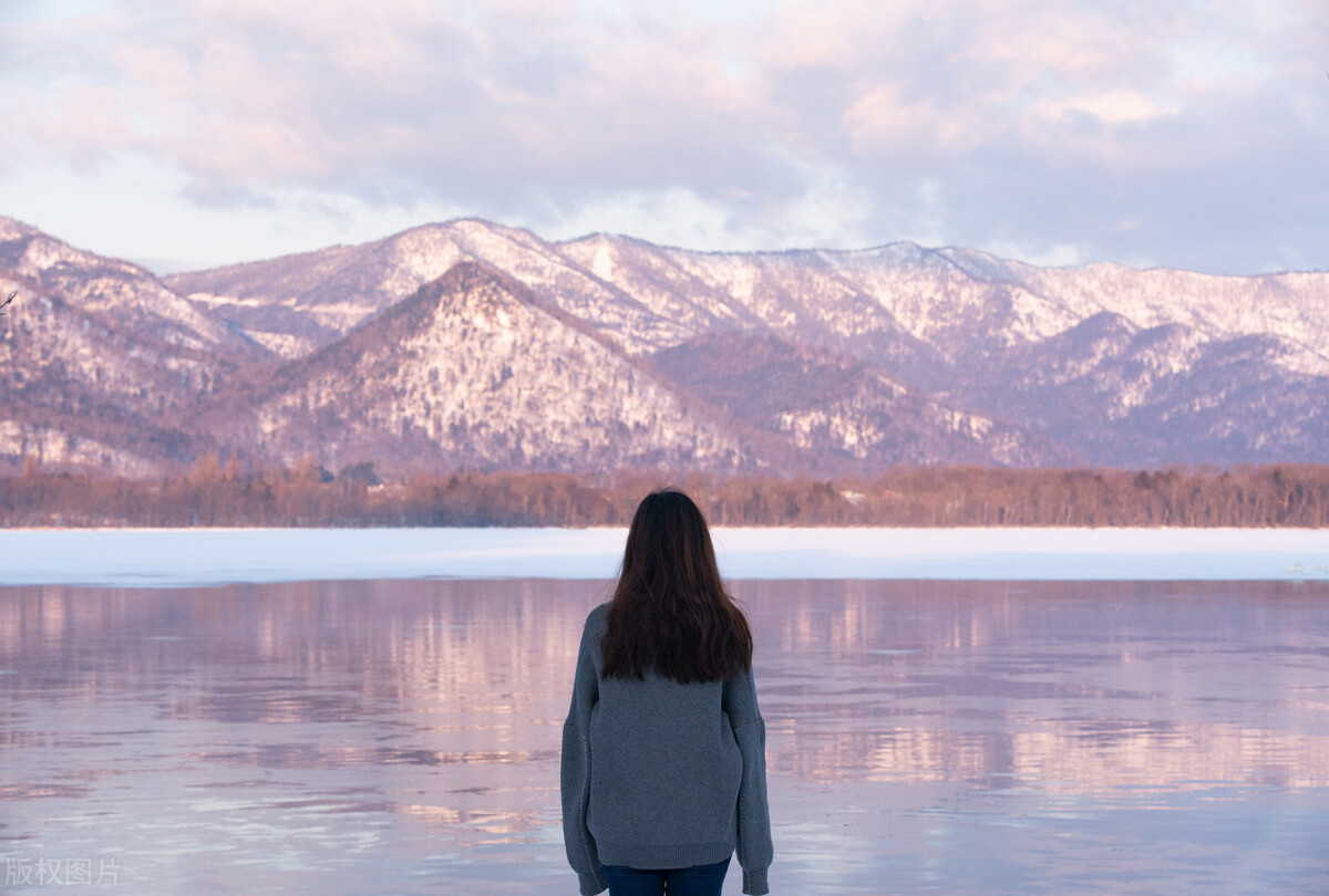 一个人的鞋子能看出什么,一个人过得好不好看脸就知道了