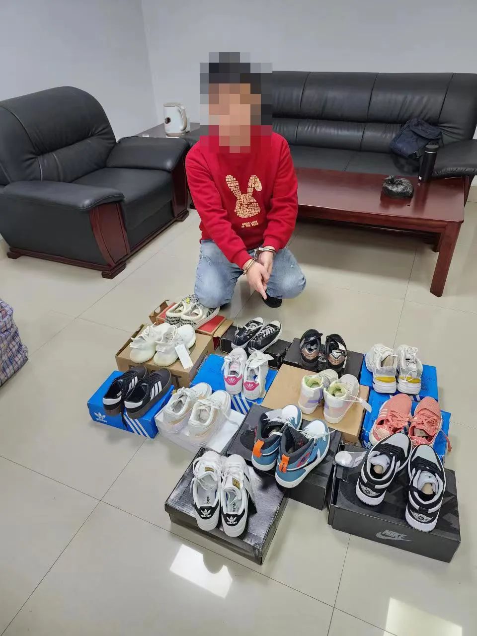 “良心超A货”，成本仅200元！荣昌警方破获系列销售*冒商假品**案