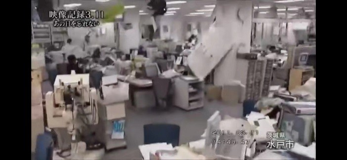 日本大地震引发的海啸震撼画面,日本大地震海啸最严重的视频