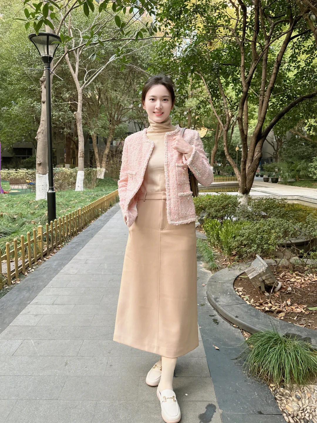 小香风外套高级洋气小个子穿,气质减龄穿搭小香风外套时尚潮流