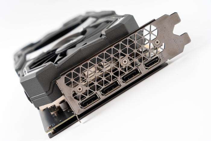 微星z690刀锋可以用1070ti吗,微星z690刀锋钛对比吹雪