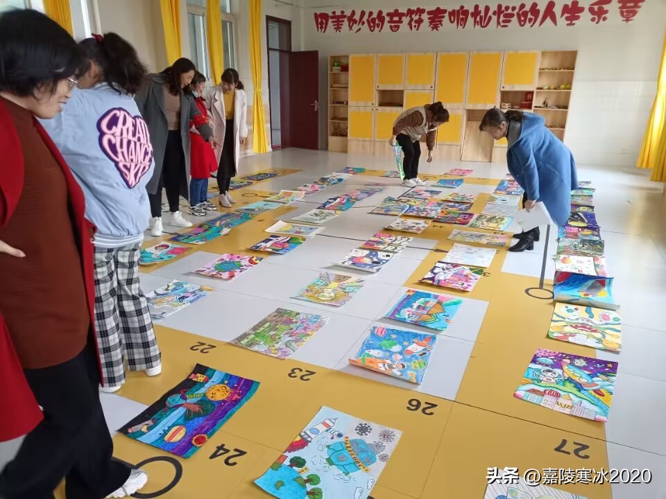 阳平关镇中心小学积极参加少年儿童科学幻想绘画展评活动