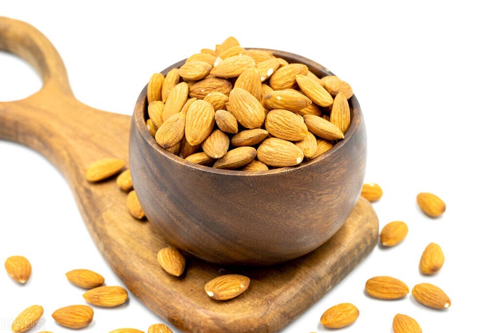 雌激素低脸长斑吃啥,长斑显老