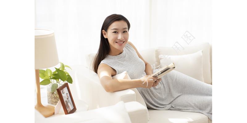 父母去医院没钱心里难受吗,家人住院自己也没钱简直崩溃