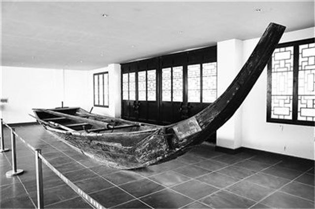 1935年大渡河边，一老秀才深夜见毛*东泽**，留下一句话救了两万红军