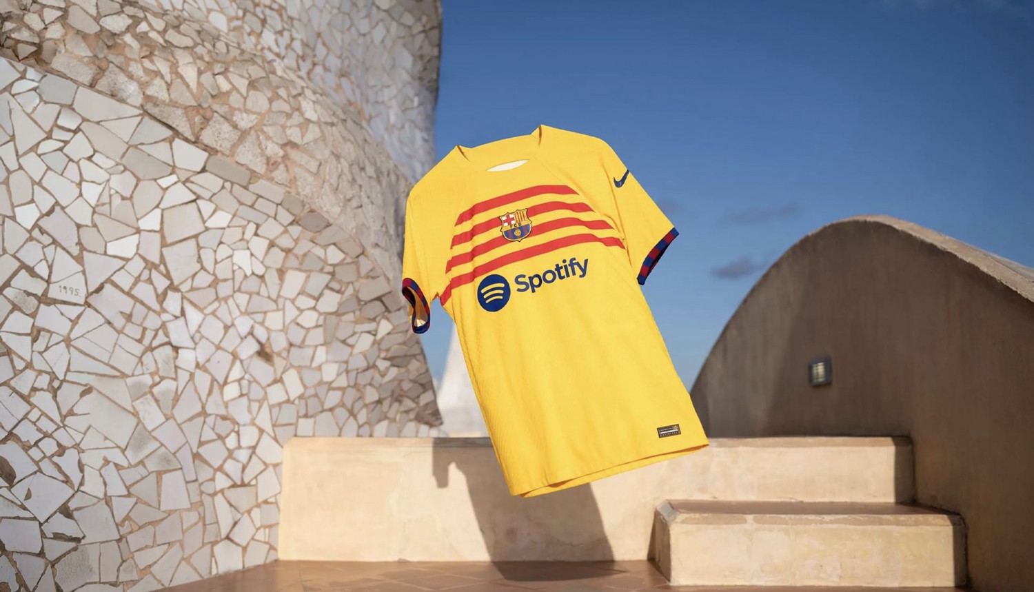 巴塞罗那23-24第二客场球衣,巴塞罗那2025赛季球衣客场