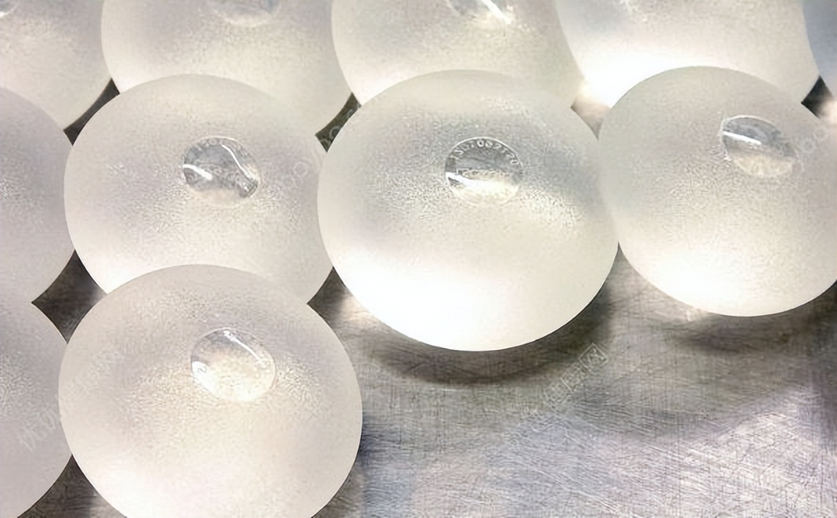 做了假体隆胸后需要祛疤吗,假体隆胸取出可以马上重新做吗