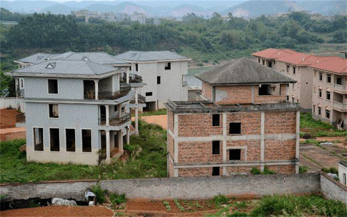 城市户口的子女能继承农村土地吗,城市户口的子女能继承农村老宅吗