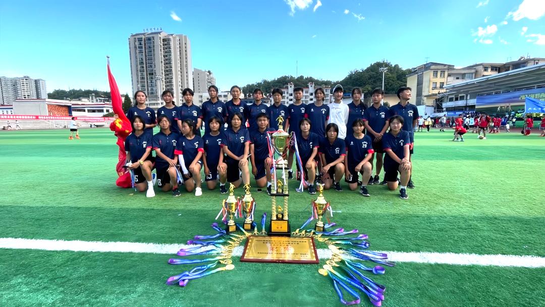 这里山乡气象新丨听，“警察教练”和女孩们的足球梦