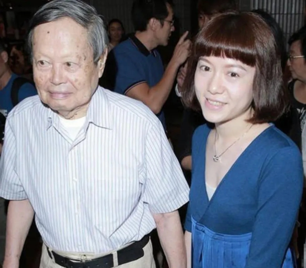 翁帆嫁给大自己54岁的杨振宁了吗,翁帆与杨振宁的婚姻生活曝光