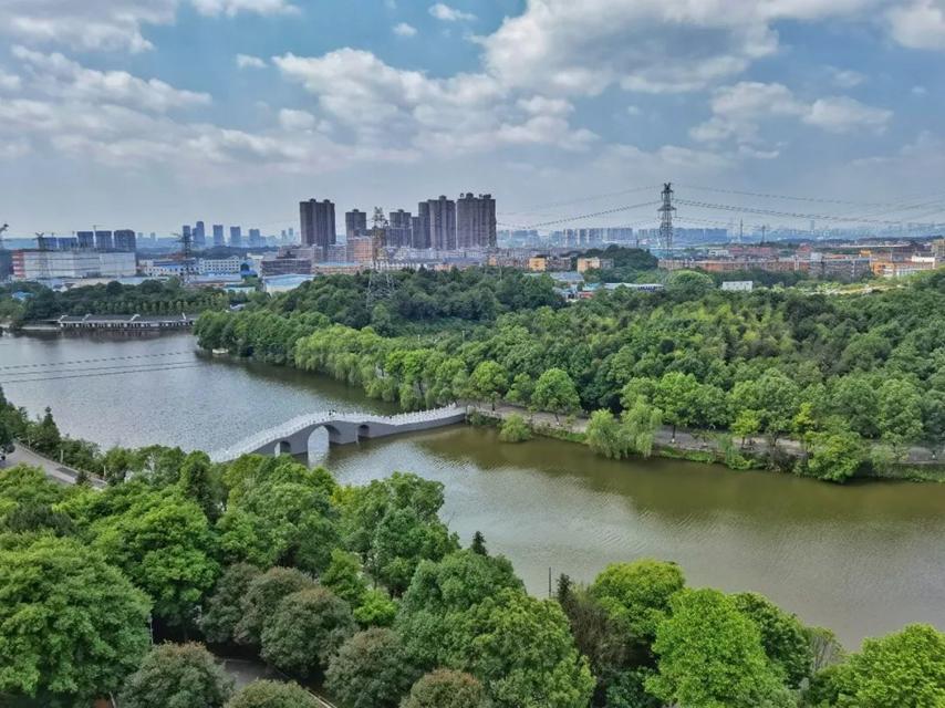 这所以“信息”命名的大学，确实值得拥有！