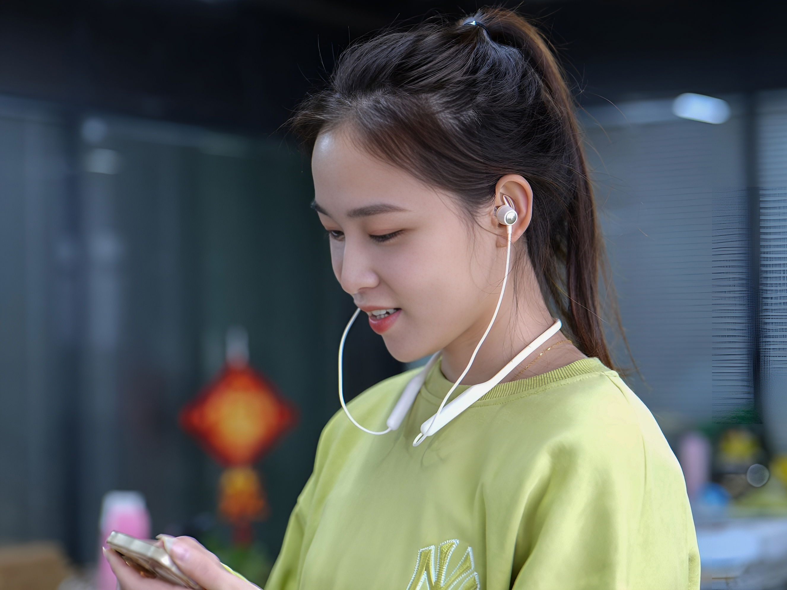 蓝牙耳机是不是过时了,头戴式耳机真的过时了吗