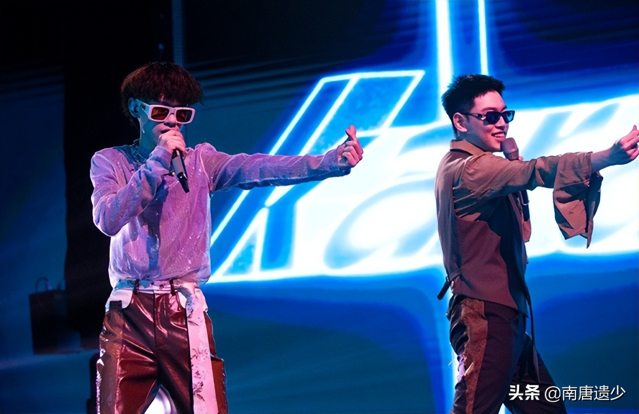 《声生不息》首播即登顶，“二李”成笑点担当，三大硬伤影响收视