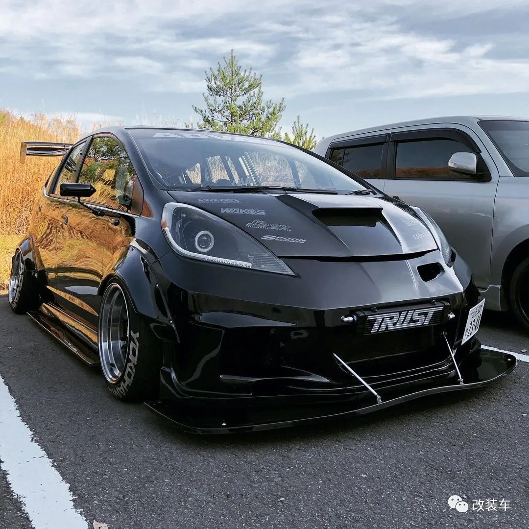 战斗范儿拉满的黑武士本田飞度GE和思域EG,兼顾素雅和张狂