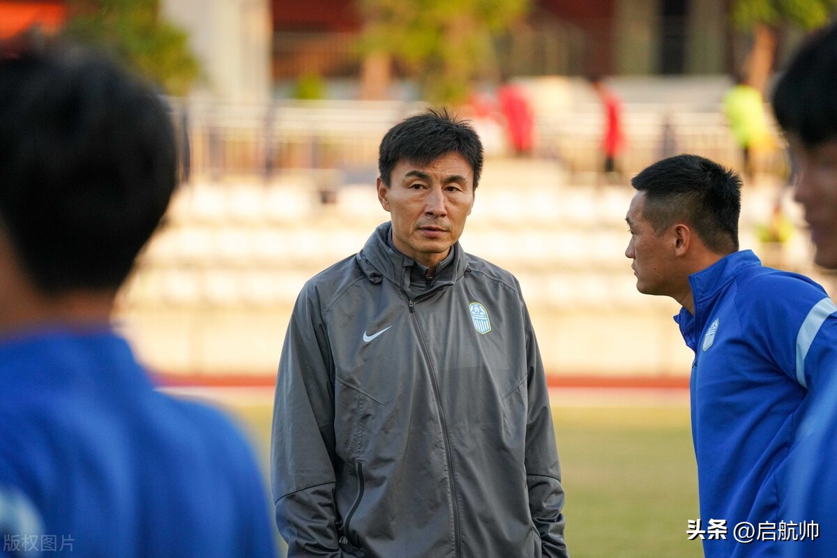 李玮锋霸气防守,足球报谈广州队面对造谣者怎么办