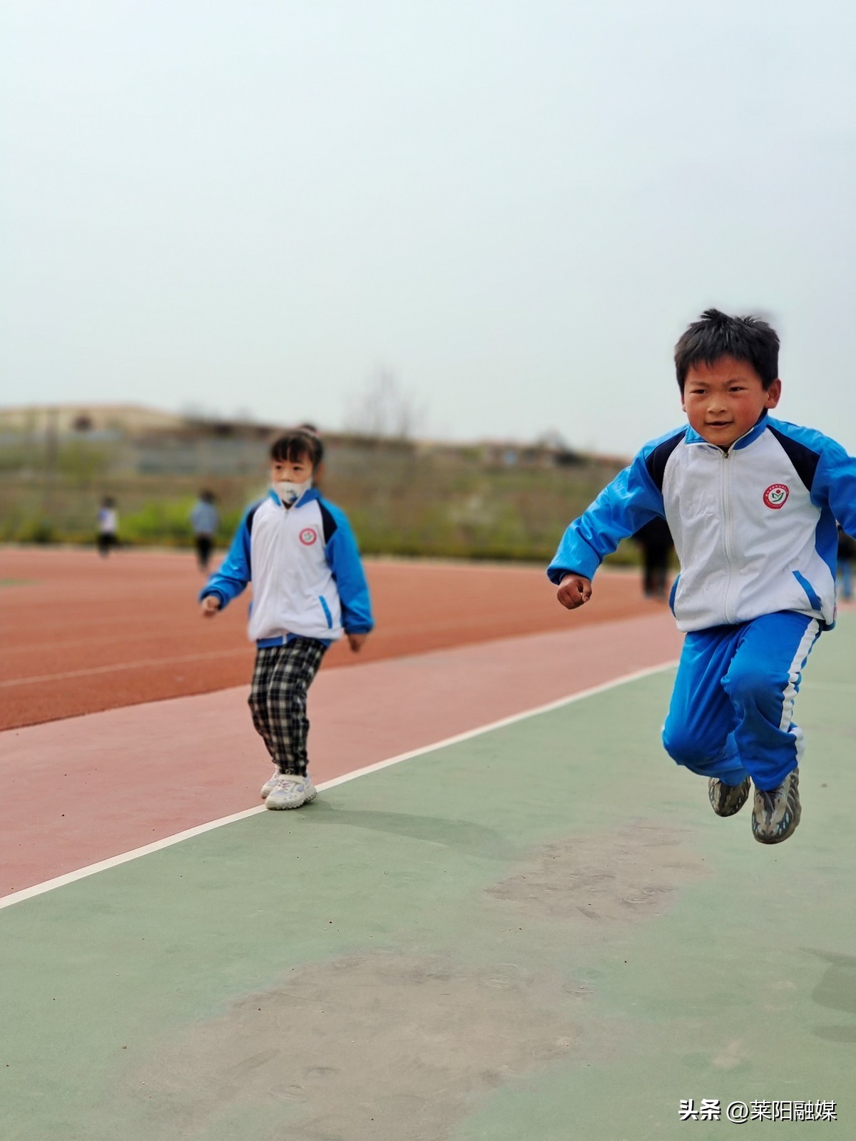 运动放飞希望，健康伴我成长莱阳市榆科顶初级中学阳光大课间