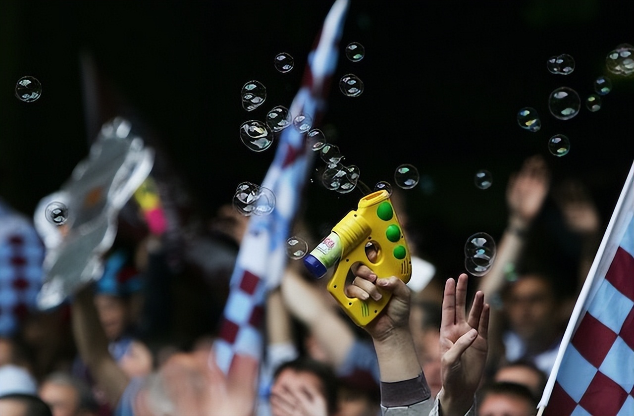 西汉姆联被吹一个球,西汉姆联为什么吹泡泡