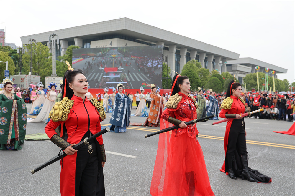 绿色中国行走进大美南阳直播,绿色中国行走进明月山乌兰图雅