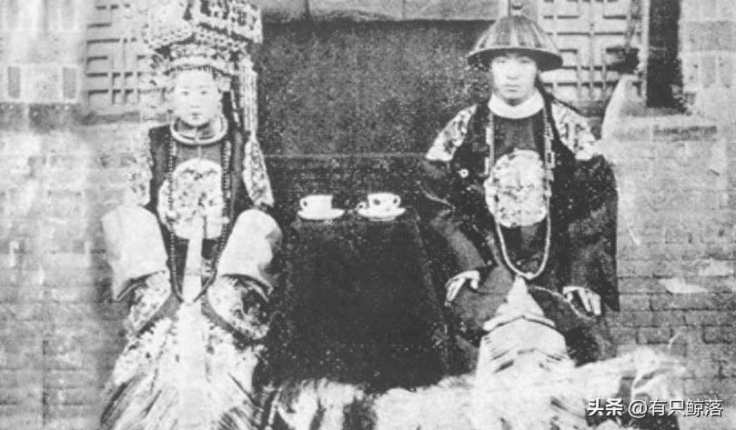 21张真实又罕见的老照片，阴毛假发工作者，我怀疑他用错地方了