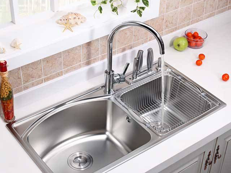 厨房自来水管漏水怎么找出漏水点,厨房水盆漏水边缘漏水怎么办