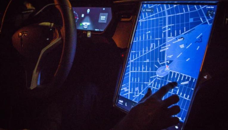 为了反击汽车里的内购,车主们开始研究破解版