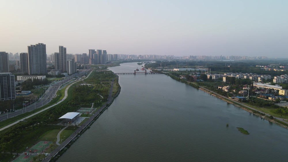 面对美丽的汉江春色，杜牧写下一首唯美绝句，最后一句余味无穷