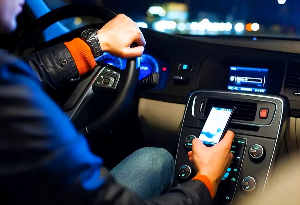 广西“女色虎”赵丽：强迫司机发生关系6年，疯狂敛财1344万