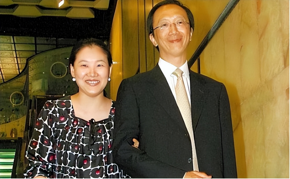 跳水女皇近况曝光,跳水王伏明霞净身出户