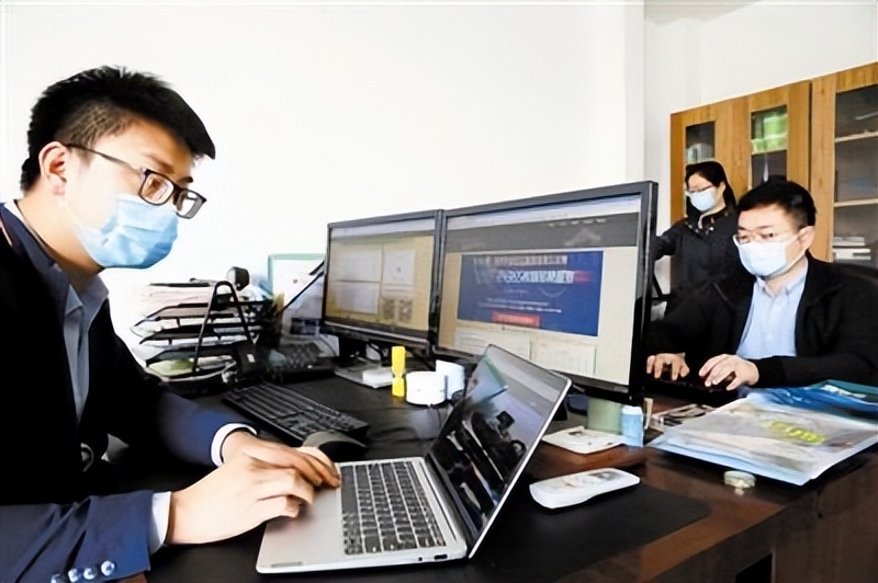 上海毕业生真实工资,上海本科生月入10万