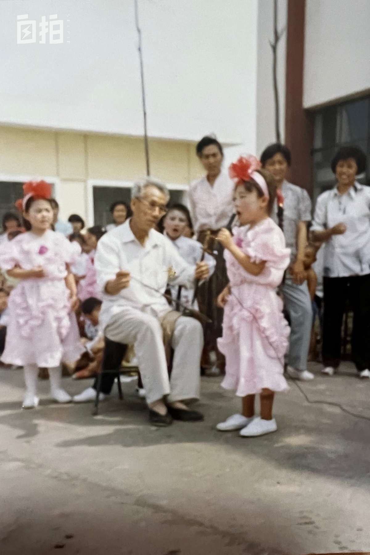 农村小女孩没钱读书,农村女孩没钱读书自己挣钱读书