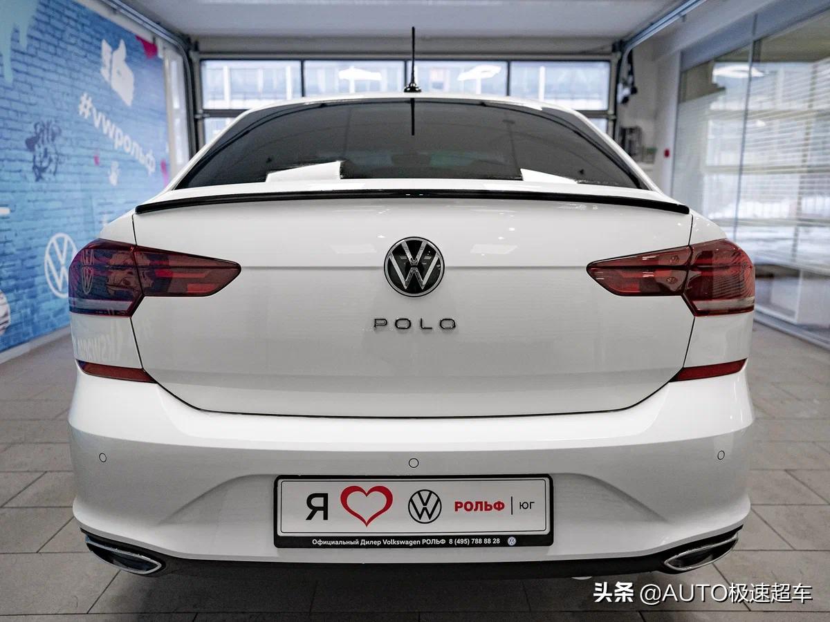 大众新款polo三厢版实车街拍,大众新款polo进店实拍