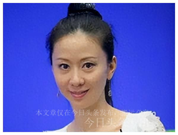 全裸写真第一人，走红后“家破夫散”，汤加丽如今过的怎么样？